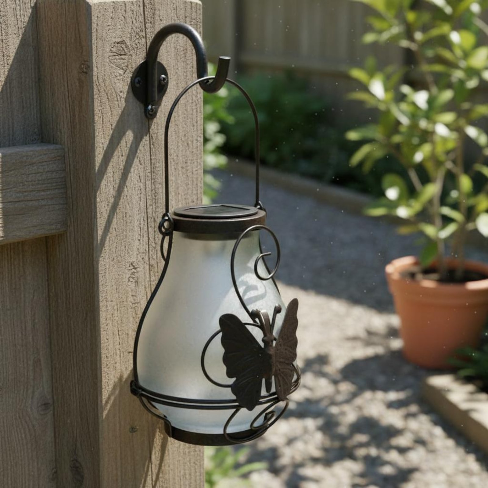 فانوس شمسي على شكل فراشة مقاوم - مراجعة Garden Lighting Decor وسعره